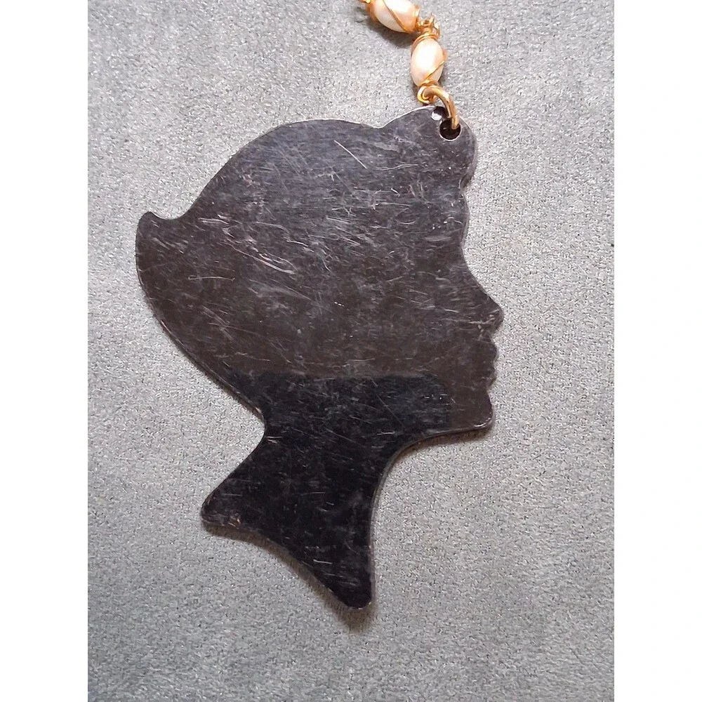 1950's Beauty Salon Lady Silhouette Keychain Kent Wash USA Ad